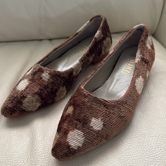 BALDIZ Brown Polka Dot Flats New! - Picture 1 of 9